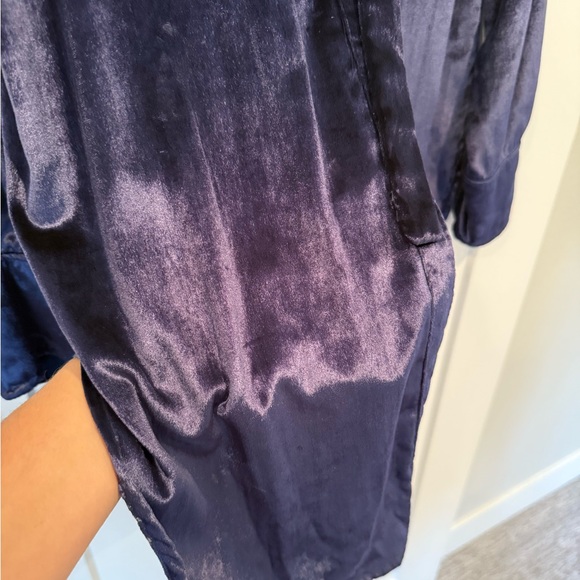 Maeve by Anthropologie velvet tunic in navy, size 4 - Picture 4 of 4